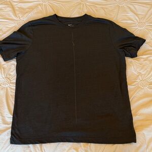 ✅Nike Men's LARGE Dark Gray/charcoal  Short Sleeve Tee with cool logo on front